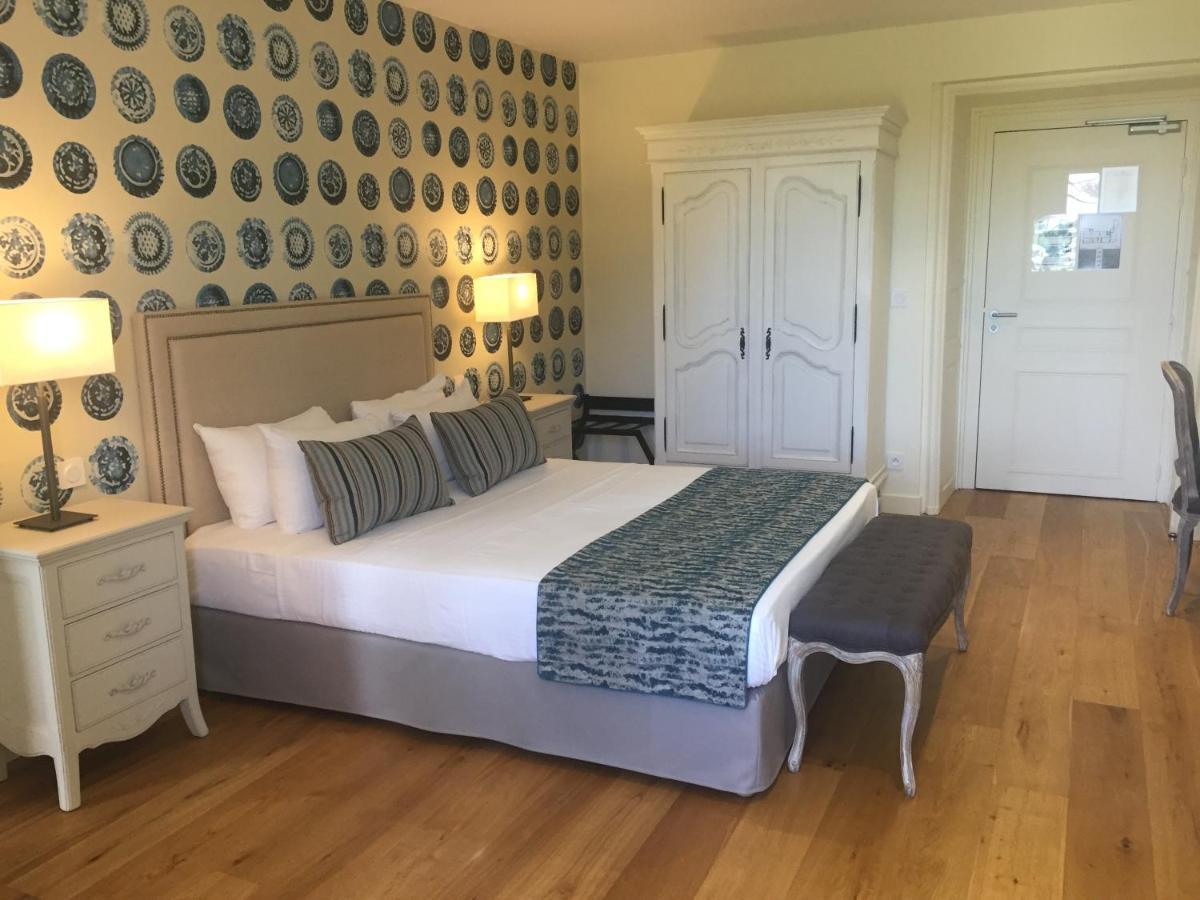 Hotel Le Chateau De Cesarges Maubec  Eksteriør billede