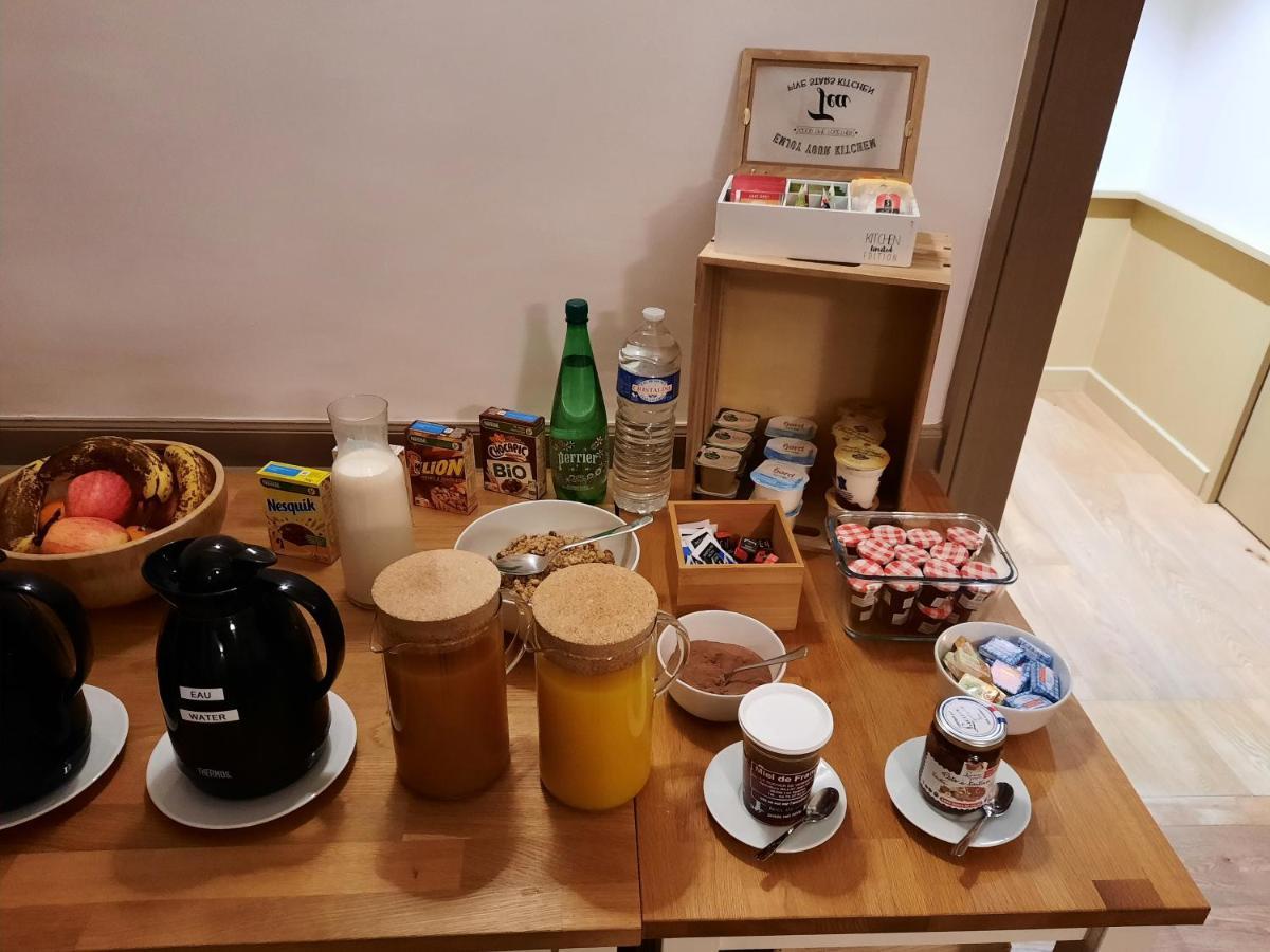 Hotel Le Chateau De Cesarges Maubec  Eksteriør billede