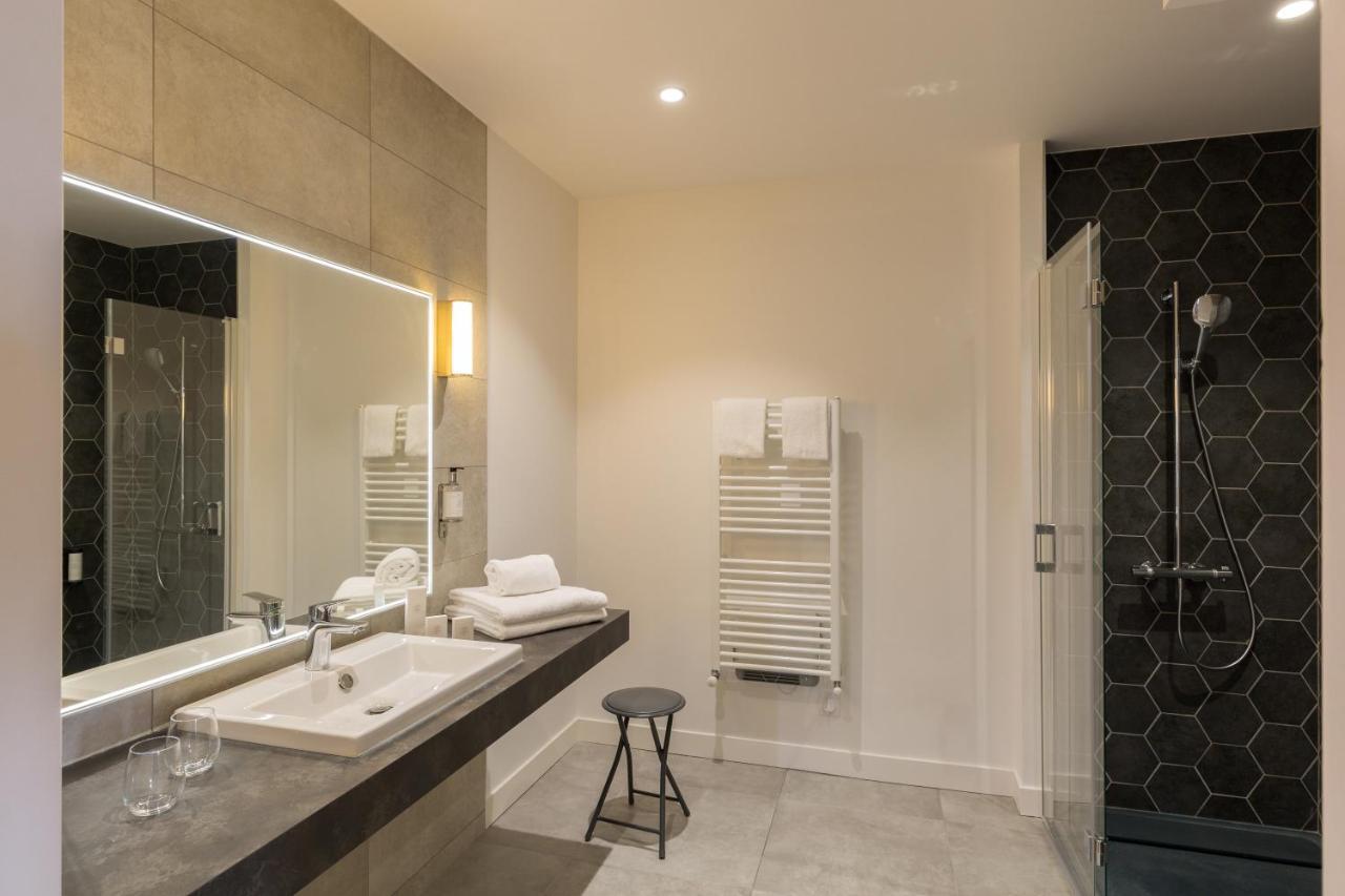 Hotel Le Chateau De Cesarges Maubec  Eksteriør billede
