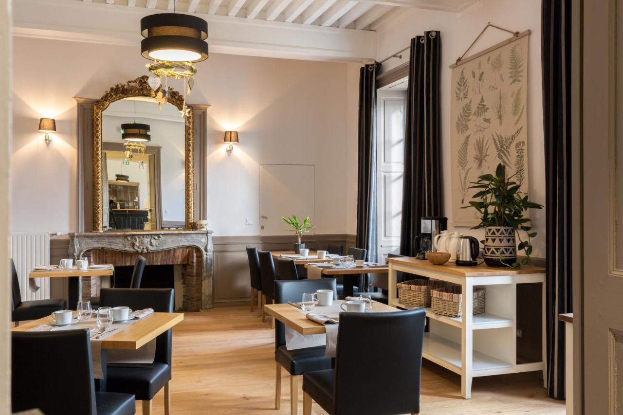 Hotel Le Chateau De Cesarges Maubec  Eksteriør billede